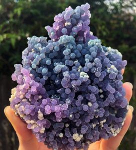 Read more about the article What Is Grape Agate?